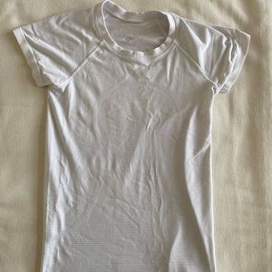 Swiftly Tech Short Sleeve Shirt